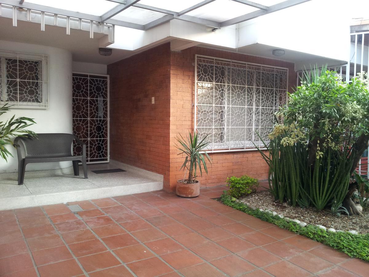 El Rosal Bed & Breakfast กูกูตา ภายนอก รูปภาพ